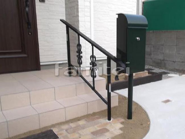 玄関ポーチ階段 手すり Lixilリクシル アーキレール 欧風縦桟デザイン手摺り Toexトエックス ファミリー庭園 和歌山店 タカショー リフォームガーデンクラブ