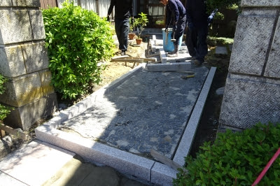 アプローチの敷石 新樹造園 誠意と創意の庭 富山県南砺市
