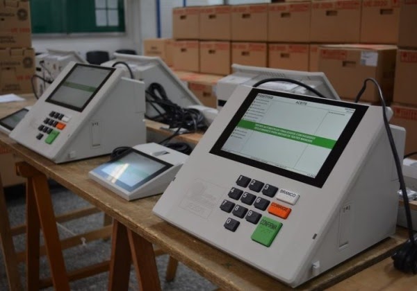 Inaugurada em 1996, urna eletrônica terá um novo modelo nesta eleição