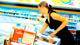 Mujer en el supermercado