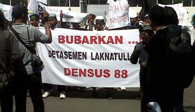 Dengan Cara 'Ngeles' dan Dukungan Ini Para Teroris di Indonesia Melenggang Manis Membuat Kerusakan di Negeri Ini