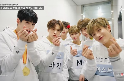 Foto: Momen saat Astro bangga memamerkan medali emas, Menang Rhythmic Aerobics 'ISAC' 2017 http://ift.tt/20kt43r - Berita Terkini Rhythmic Aerobics 'ISAC' 2017 Terbaru Hari Ini -Idol Star Athletics Championships" edisi tahun baru Imlek sukses ditayangkan pada Senin (30/1). Di ajang kali ini, tim produksi menggelar cabang olahraga baru yakni rhythmic aerobics. 