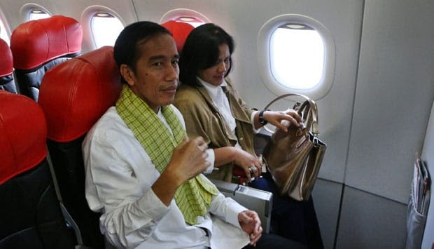 Hadiri Wisuda Anaknya, Jokowi Naik Pesawat Ekonomi