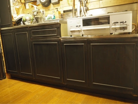 備付キッチン扉リメイク 壁紙塗装完了 えはみのdiyと暮らしブログ Powered By ライブドアブログ