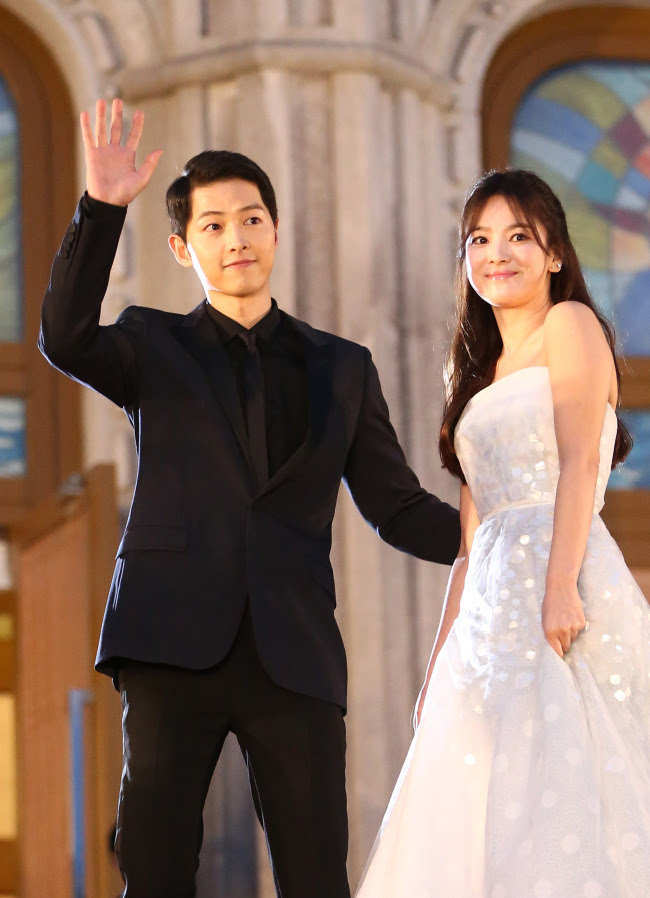 Breaking] Song Joong-ki, Song Hye-kyo to get married in October