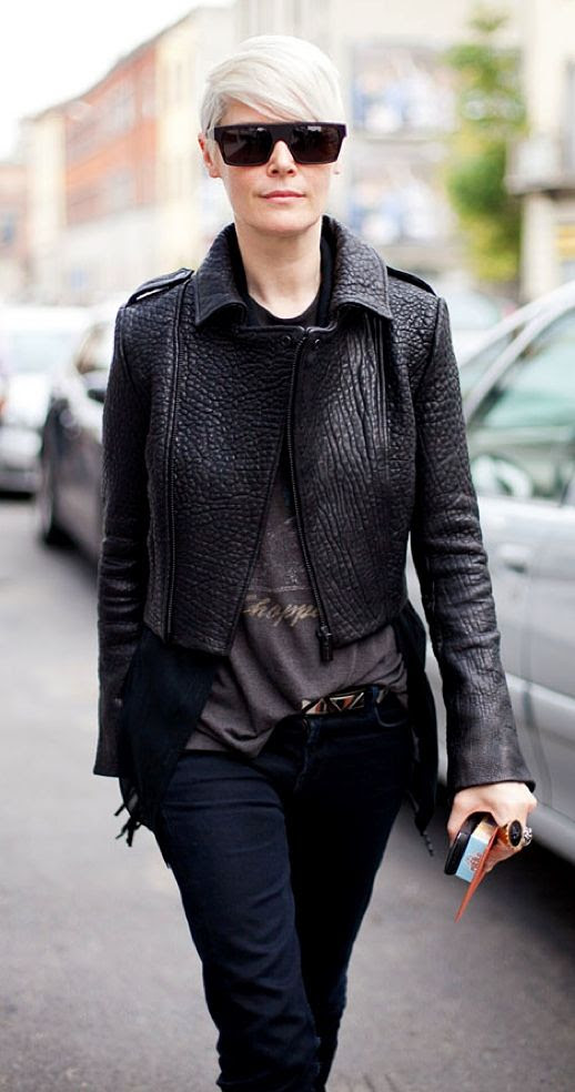 LE FASHION BLOG FASHION WEEK EDITOR STREET STYLE KATE LANPHEAR ELLE BLACK FLAT BROW SUNGLASSES BUBBLE TEXTURE TEXTURED LEATHER JACKET VINTAGE TEE TSHIRT SKINNY DENIM STUDDED BELT CAMEO COCKTAIL RING VIA HARPERS BAZAAR