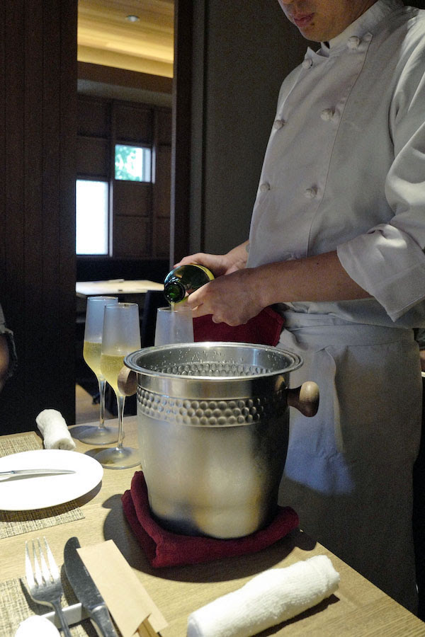 桃花館にくる 夜の岐阜 サカキノホトンブ 榊真一郎