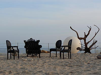 toit de la plage et fauteuils.jpg