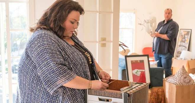 THIS IS US -- "Moonshadow" Episode118 -- Pictured: (l-r) Chrissy Metz as Kate, Chris Sullivan as Toby -- (Photo by: Ron Batzdorff/NBC)
