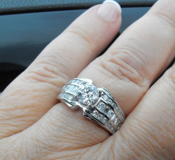 Gold vs platinum wedding ring