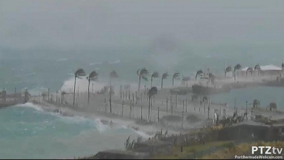 PHOTO: Hurricane Gonzalo makes landfall in Bermuda, Oct. 17, 2014 