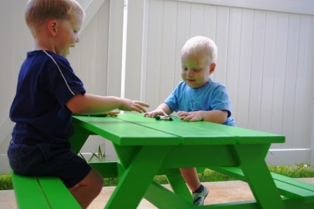 Ana White Toddler Picnic Table - DIY Projects