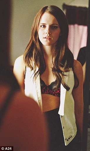 http://i.dailymail.co.uk/i/pix/2013/03/22/article-2297612-188CB354000005DC-459_306x511.jpg