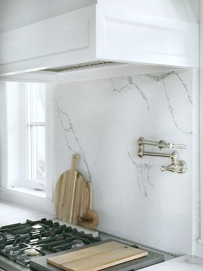 Marble looking quartz slab behind range backsplash Quartz slab backsplash is Statuary Classique from MSI Stone #Quartzslabbacksplash #quartz