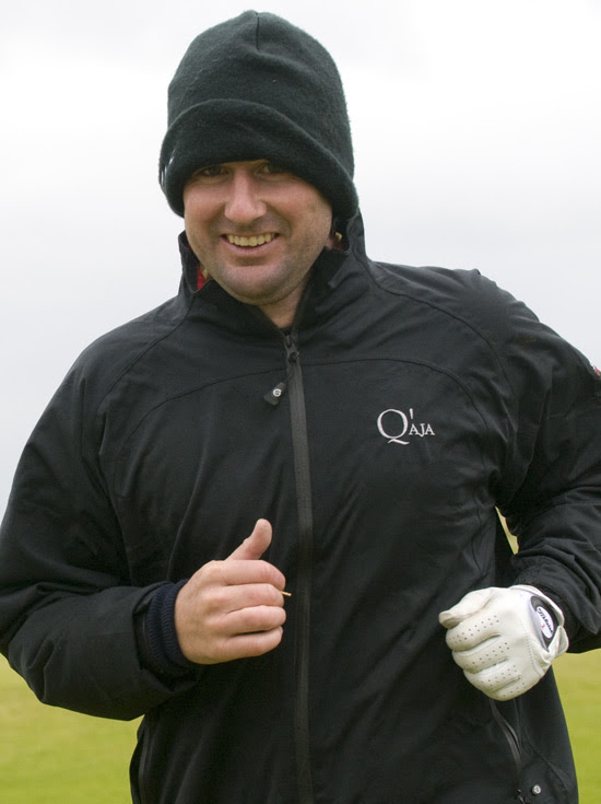 luke wilson 2011. Luke Wilson braves the wind at