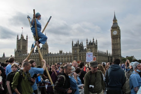 La movilización se ha concentrado frente al Parlamento británico. | Foto: C. F.