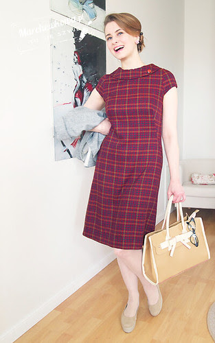 Burda 9/2012, dress 108, marchewkowa, blog, szafiarka, szycie, krawiectwo, retro, moda, fashion, 60s, lata sześćdziesiąte, kołnierzyk, sukienka, kratka, wykrój, stylizacja, vagabond gaga, torebka z kokardą fablou, bursztynowy guzik, kolczyki różyczki