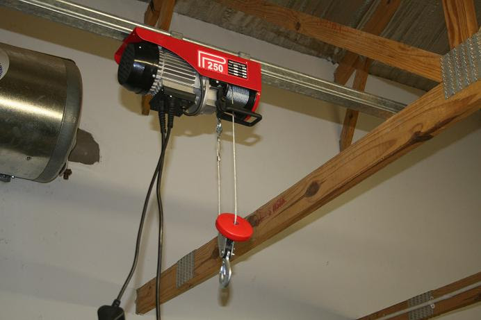 Winch for hardtop