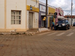 Grupo assaltou agência dos Correisos em Santa Juliana (Foto: Fernanda Vieira/G1)