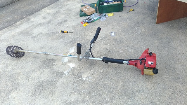 年以上使っている刈払機の エンジンがかからなくなったので 互換キャブレターに交換してみました おっさん ちゃうで おっちゃん って呼びや