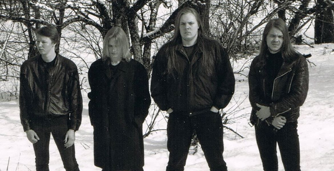 http://www.metal-archives.com/images/9/9/5/995_photo.jpg