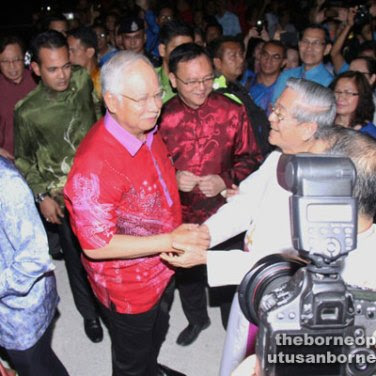 Ha welcomes Najib at the project site. Between them is Batu Kitang assemblyman Lo Khere Chiang. — Photos by Chimon Upon