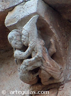 Canecillo de San Miguel de Fuentidueña
