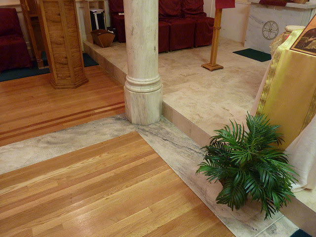 P1080725-2012-05-20-St-John-Chrysostom-Melkite-Church-Atlanta-Nave-Atrium-floor-wood-marble-column-base-full