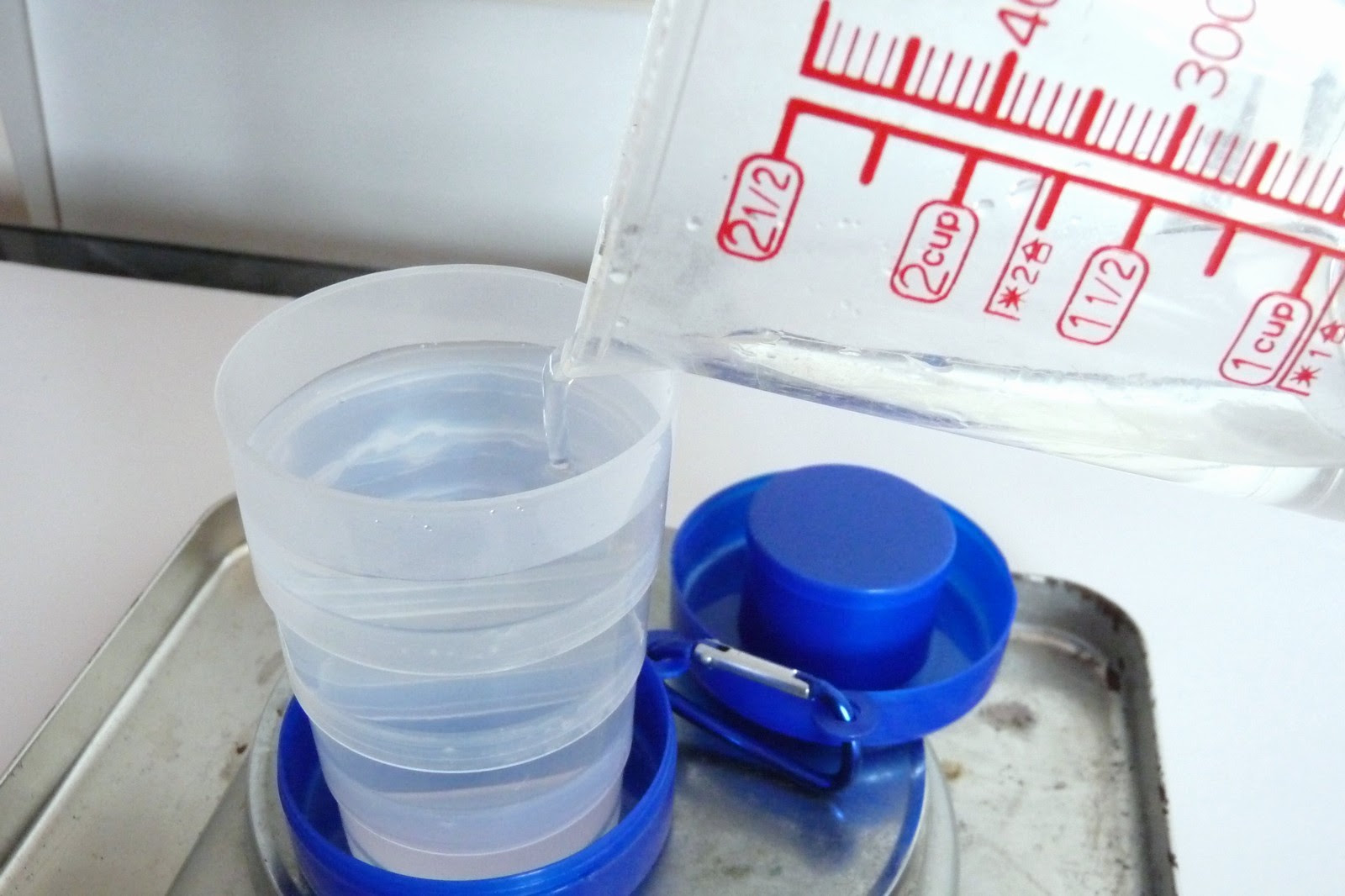 ハイキングとかで持っていると便利かな 携帯 折りたたみコップ 100均 ダイソー