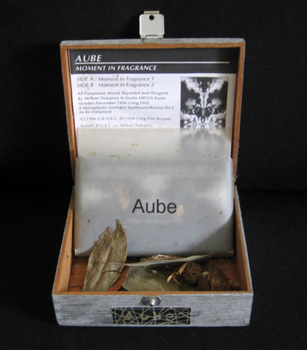 Aube Moment In Fragrance Reviews