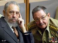 Fidel Castro (izq.), con su hermano Raúl: ¿tiempo de cambios?