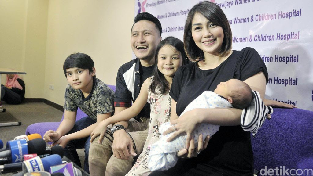 Baru Dua Bulan, Bayi Arie dan Fenita Arie Alami Banyak Perubahan