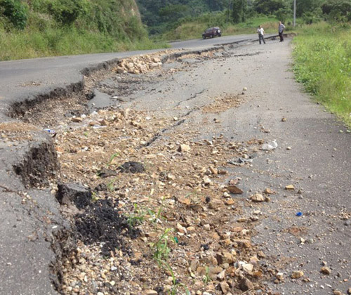 Los proyectos, como la construcción, mantenimiento y administración de la carretera de occidente, fueron concesionados a 30 años y después podrán ser entregados al gobierno.