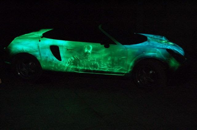 Glowing Car (9 pics)