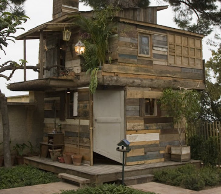 20 Awesome Ideas for Your Pallet House or Shelter