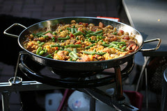 paella with peas