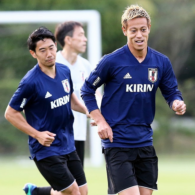 俺はずっとお前を認めてたよ 本田圭佑が 戦友 香川真司との豪華２ショット 熱いメッセージを公開 サッカーダイジェストweb