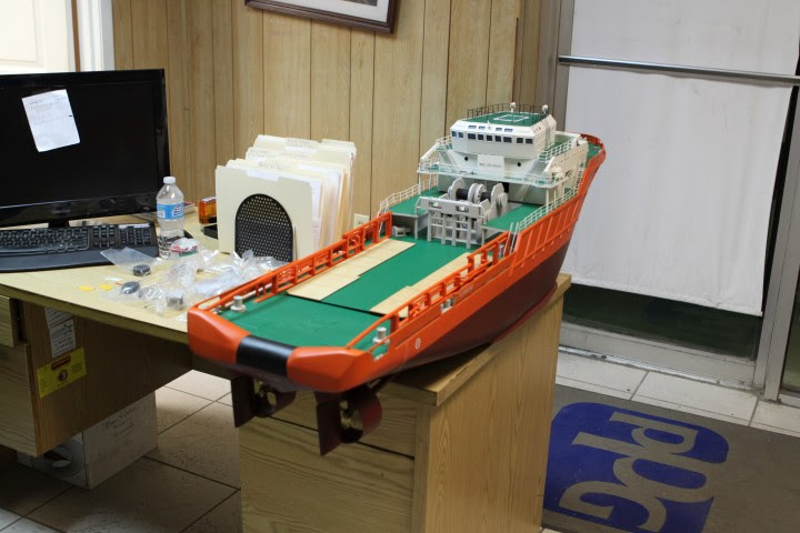 HUGE 54 inch R/C Scale Tug Boat For Sale (photos &amp; video)