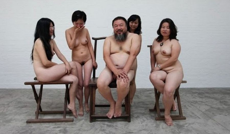 O artista Ai Weiwei é acusado de fraudes fiscais e envolvimento com pornografia / AFP