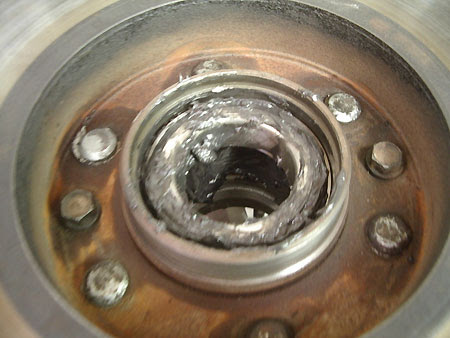 New wheel bearing  in front hub