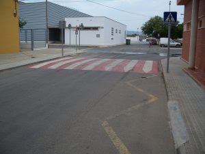 En les entrades del poble es van instal·lar limitador de velocitat.