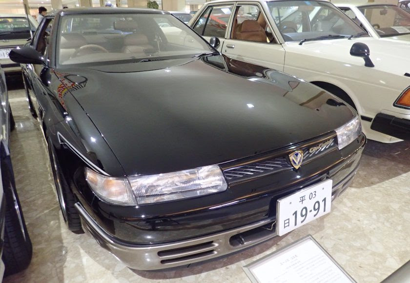 バブル期の超大食い 超贅沢車 ユーノス コスモ 1991年式 平成3年 日本自動車博物館