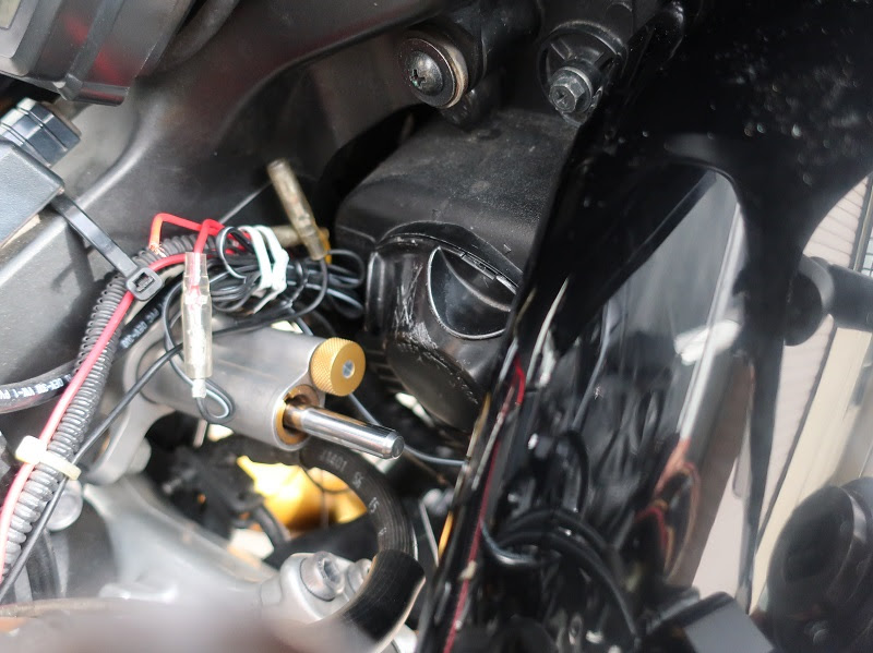 Yzf R1 09年式 Ledヘッドライトバルブ Gln H7 取り付け クロライト ブログ
