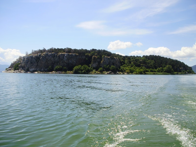 Snake Island, Golem grad