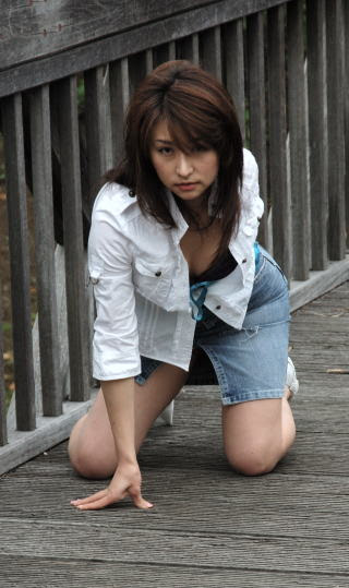 モデルが座っているポーズ 女子カメラ ポートレートモデル 初級 上級 18年１２月版 ポートレート スタジオ ファイン ファイン メディア コンテンツ ジャパン