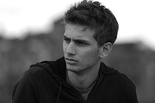 フリー画像 人物写真 男性ポートレイト 外国人男性 イケメン モノクロ写真 フリー素材 画像素材なら 無料 フリー写真素材のフリーフォト