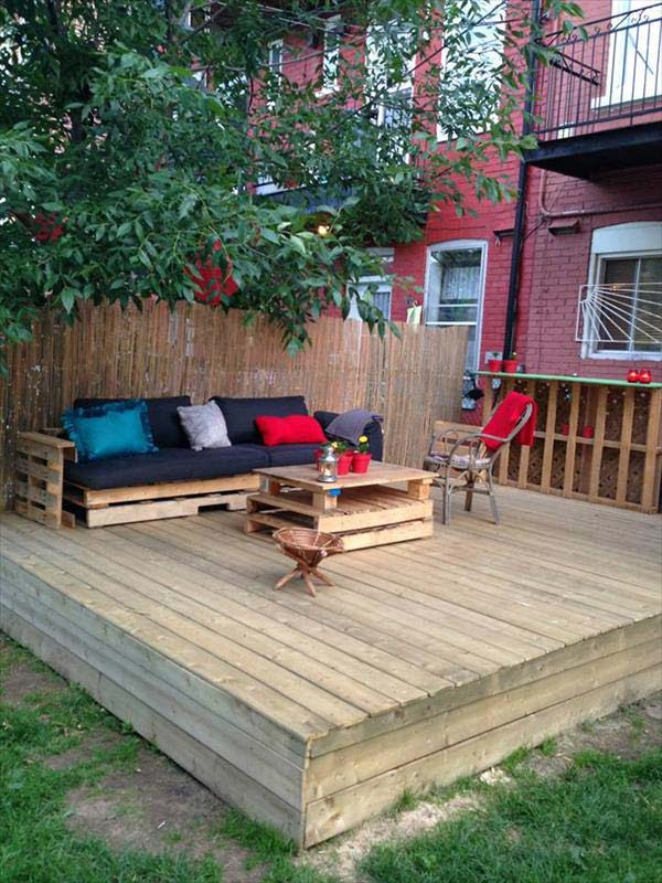 Top 19 Simple and Low-budget Ideas For Building a Floating Deck ...
