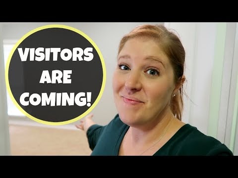 MOM LIFE VLOG | STARTING TO DECORATE