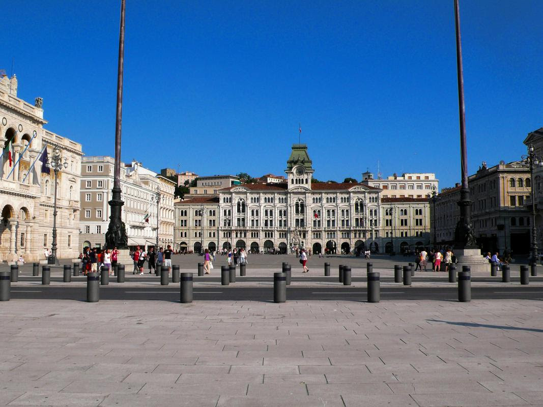 Via trieste fidenza