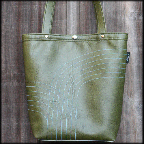 Snap Design tote bag